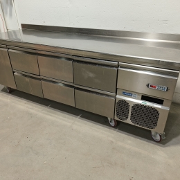 Refrigerated workbench 232x70x92 cm